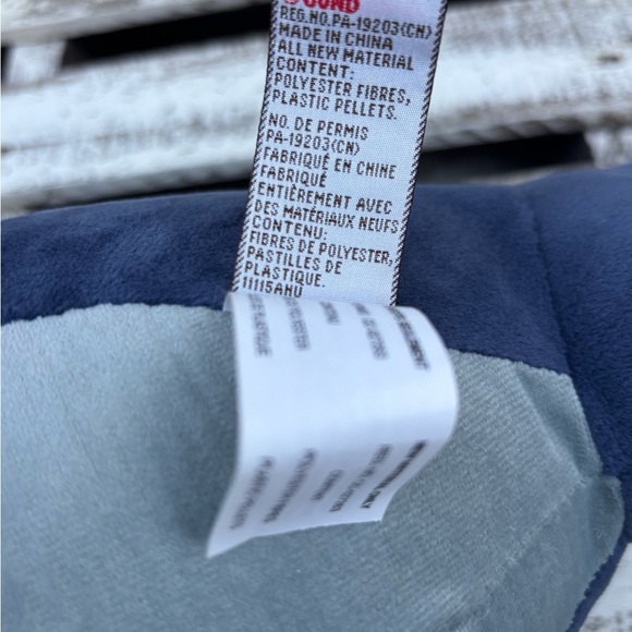 Maxwell the shark by Gund - Picture 6 of 12